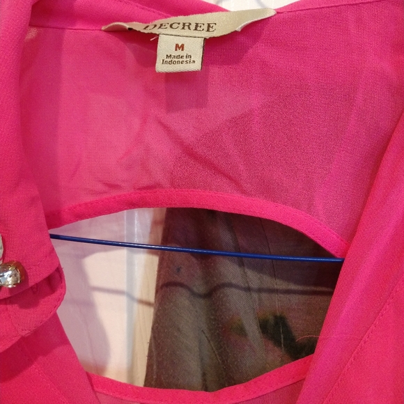 2 Medium Tops Decree Halter&Vintage Suzie Top - Picture 5 of 7